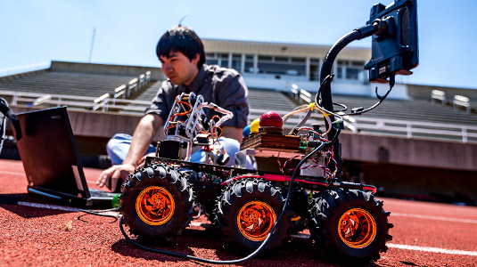 Golf ball retrieving robot